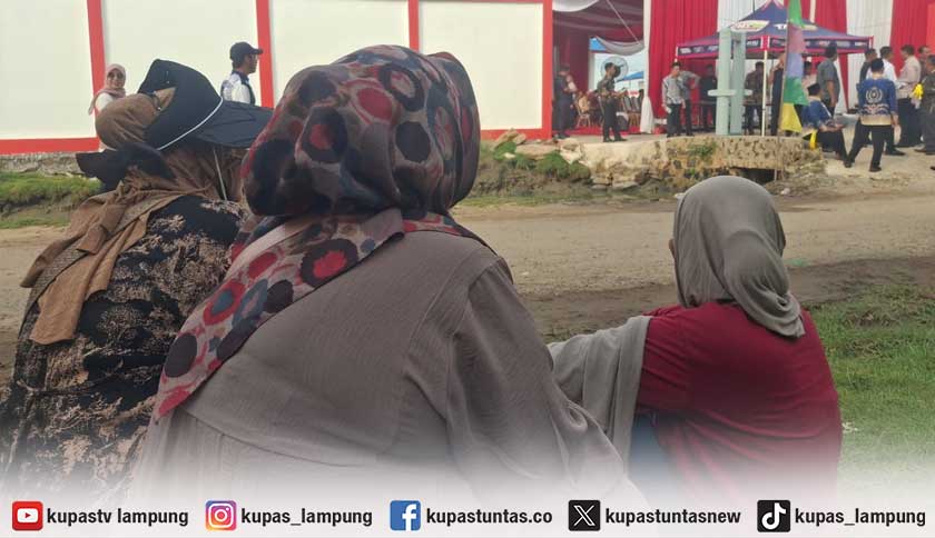 Warga Kecewa Tak Bisa Masuk Saat Wapres Gibran Tinjau Koperasi Merah Putih di Lamtim