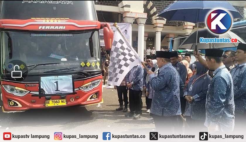 Air Mata Haru Iringi Pelepasan 249 Jemaah Haji Tanggamus ke Tanah Suci