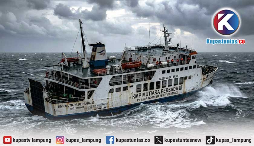 KMP Mutiara Persada III Alami Gangguan Mesin, Ratusan Penumpang Tertahan di Laut Kalianda
