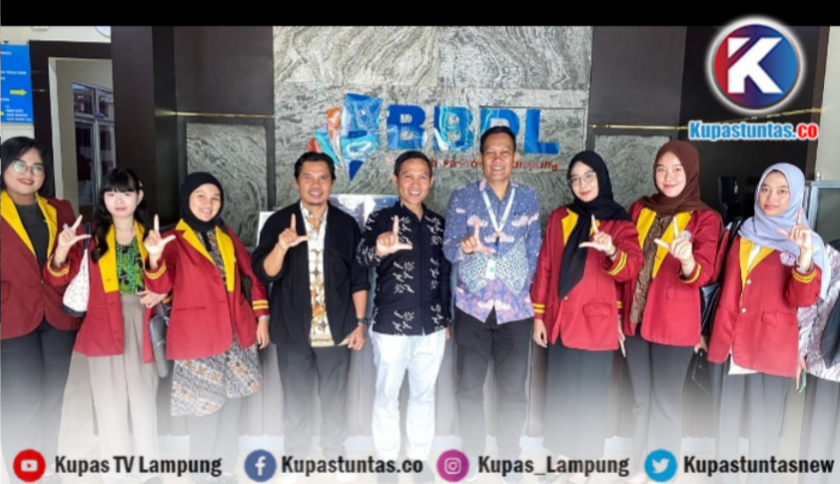 Keren! Mahasiswa Teknokrat Kembangkan Buku 3 Bahasa Bersama Balai Bahasa Lampung