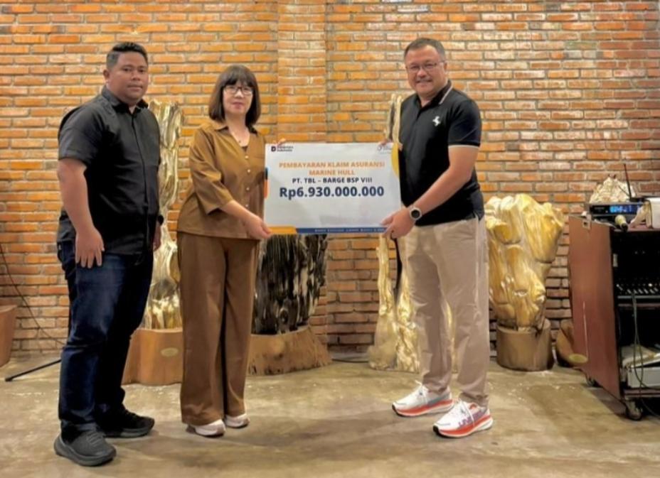 Asuransi Jasindo Serahkan Pembayaran Klaim Kapal Rp6,93 Miliar ke Grup Sungai Budi
