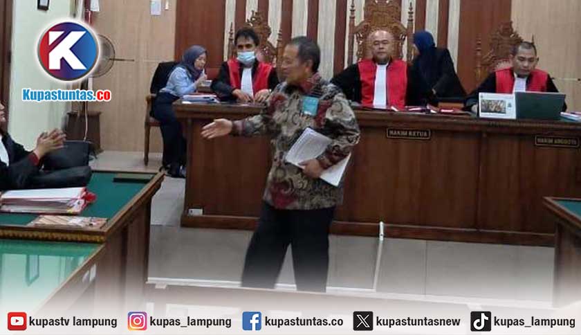 Momen Arinal Djunaidi Diskakmat, Hakim: Saya di Sini Hakimnya Pak