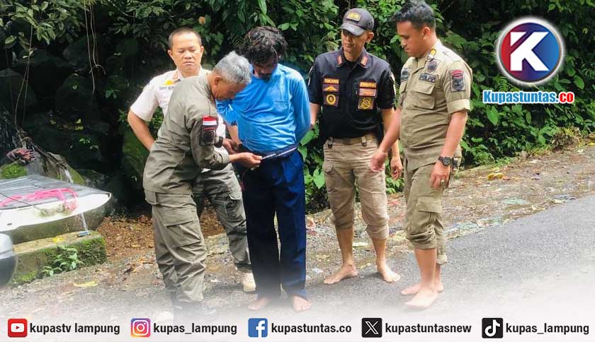 Satpol PP Amankan ODGJ Berkeliaran di Pasar Liwa