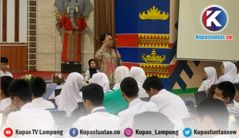 CoE Metaverse Universitas Teknokrat Indonesia Gelar Pengabdian kepada Masyarakat 'AI for Metaverse Creation' di SMKN 2 Bandar Lampung