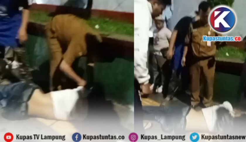 Pengendara Motor Tergeletak di Trotoar Masjid Al Furqon Usai Tabrakan dengan Mobil