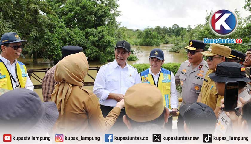 Pulihkan Dampak Banjir Sultra, Mentan Amran Salurkan Bantuan Rp 10 Miliar
