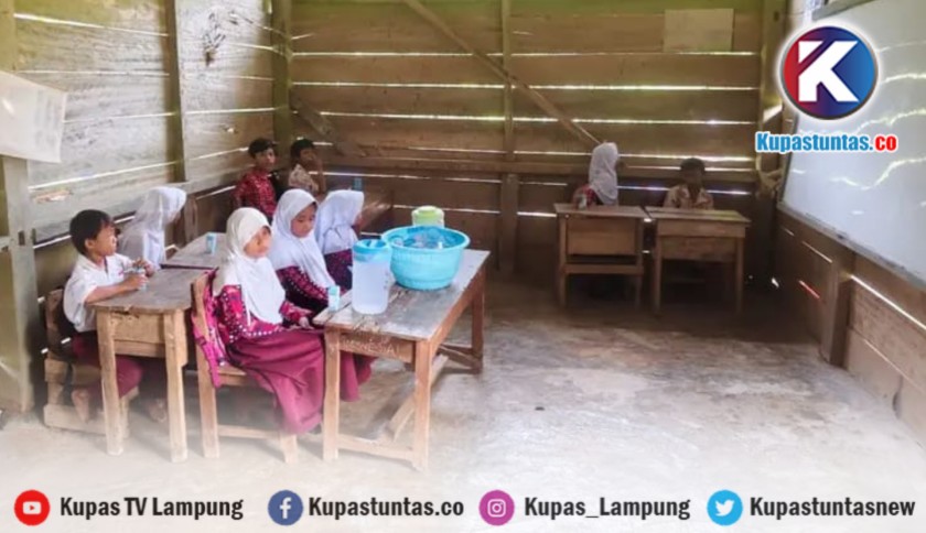 ‎DPRD Desak Pemkab Tanggamus: Sekolah Lapuk 22 Tahun di Batu Nyangka Harus Segera Dibangun
