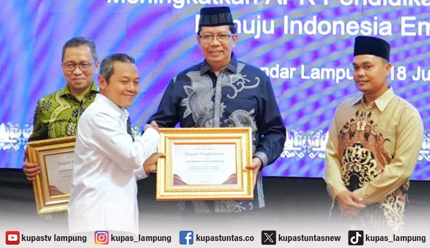 UIN RIL Terima Penghargaan Sebagai Kampus Hijau Keagamaan yang Inklusif dan Berbasis Digital