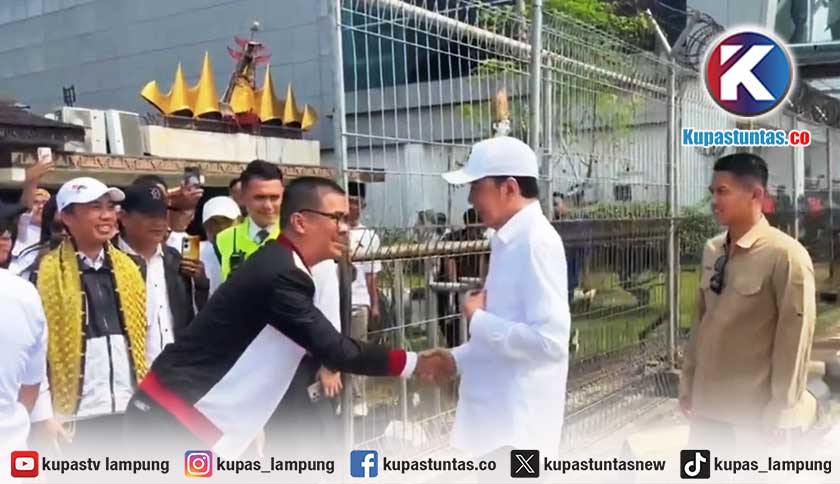 Jokowi Tiba di Lampung Disambut Relawan dan Simpatisan