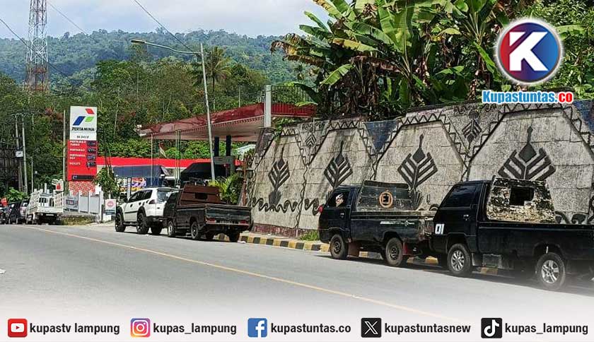 Antrean Panjang di Dua SPBU Lampung Barat Ganggu Lalu Lintas, Warga Minta Ditertibkan