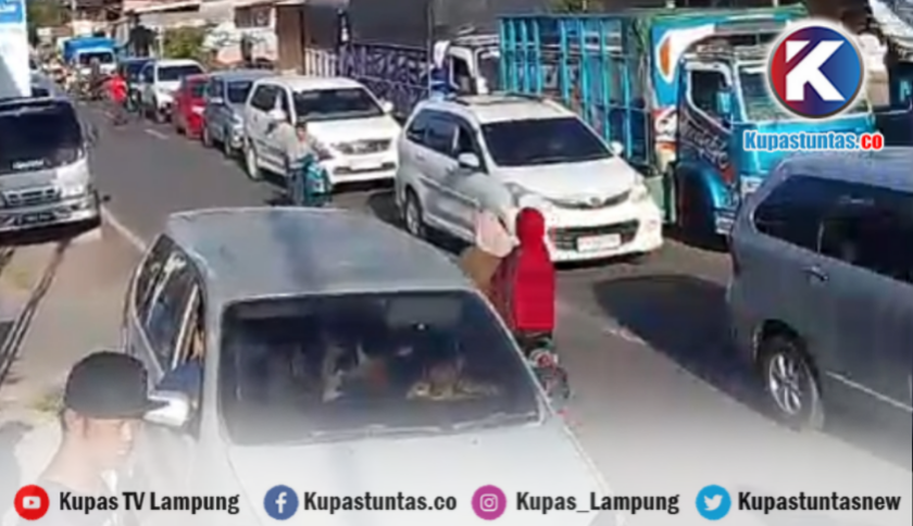 Antrean Panjang di SPBU Fajar Bulan Picu Kemacetan, Diduga Dipicu Pengecoran BBM