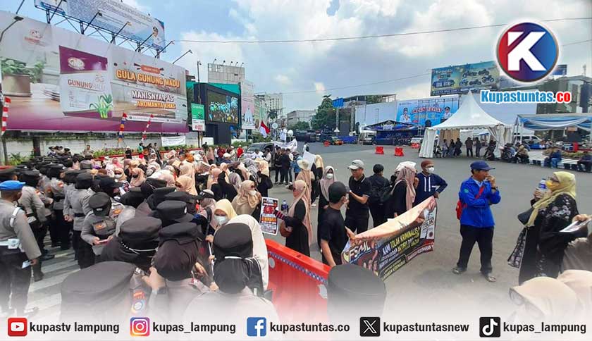 Puluhan Massa Tolak Jokowi di Lampung, Soroti Isu HAM hingga Hukum