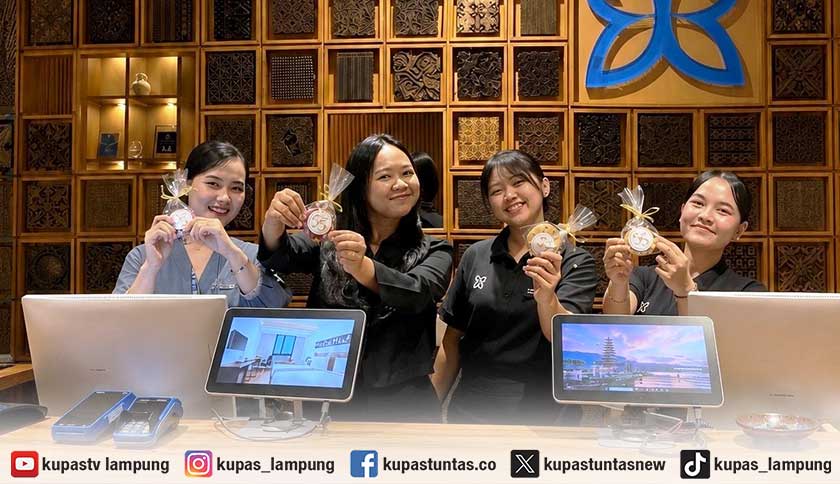 Peringati HUT SSI ke-55, BATIQA Hotel Lampung Bagikan Cookies kepada Karyawan