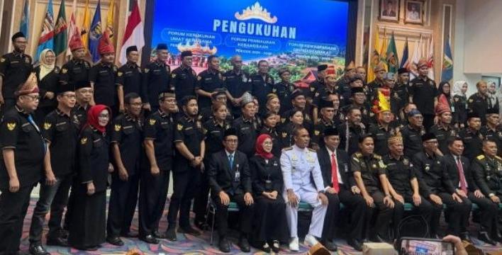 Gubernur Mirza Kukuhkan H. Darussalam Jadi Ketua FPK Lampung 2025-2029, Ini Pesannya