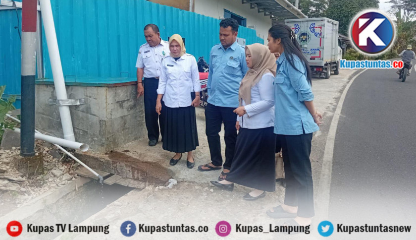‎Limbah Dapur MBG di Lampung Barat Mengalir ke Drainase, Timbulkan Bau Menyengat