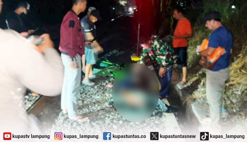 Duduk di Tengah Rel, Seorang Buruh Tewas Tertabrak Kereta di Bandar Lampung