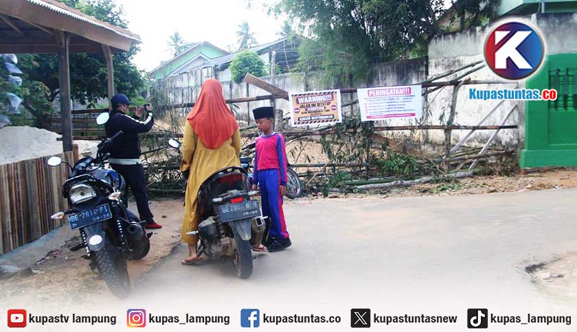 Protes Hasil SPMB, Warga Tutup Jalan Menuju SMAN 1 Labuhanratu Lamtim