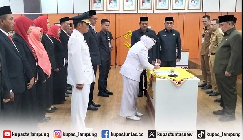 Bupati Tanggamus Rotasi 12 Pejabat, Lurah Pasar Madang hingga Camat Limau Berganti