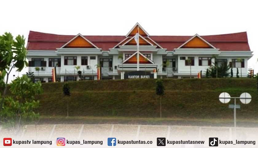 KPK Geledah Rumah Kadisbun Kuansing, Buru Bukti Baru Kasus Suap Hutan
