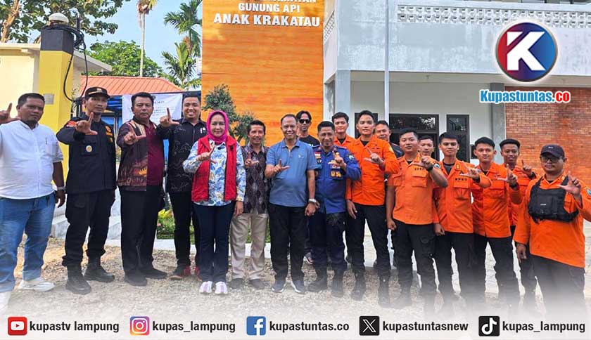 Winarti Tinjau Pos Pengamatan Gunung Anak Krakatau, Minta Warga Patuhi Imbauan Petugas