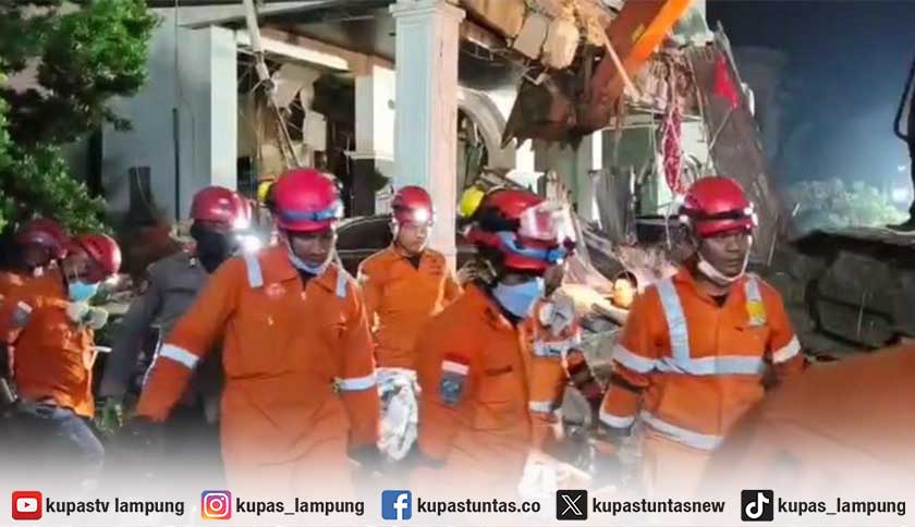 Jasad Perempuan Ditemukan di Balik Reruntuhan Rumah Mewah yang Meledak di Medan