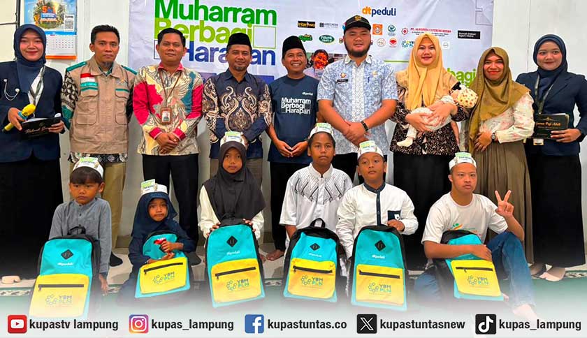 Peringati Hari Anak Nasional, YBM PLN dan DT Peduli Salurkan Perlengkapan Sekolah bagi 50 Anak Yatim di Metro