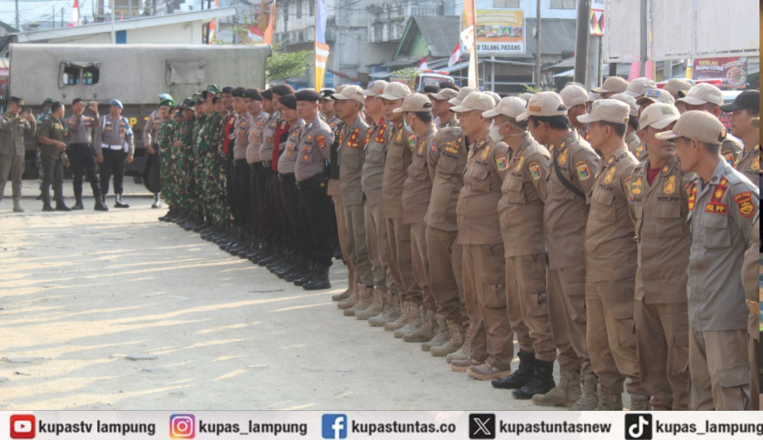 Pemkab Tanggamus Bersama TNI/Polri Tertibkan Pasar GSG Talangpadang