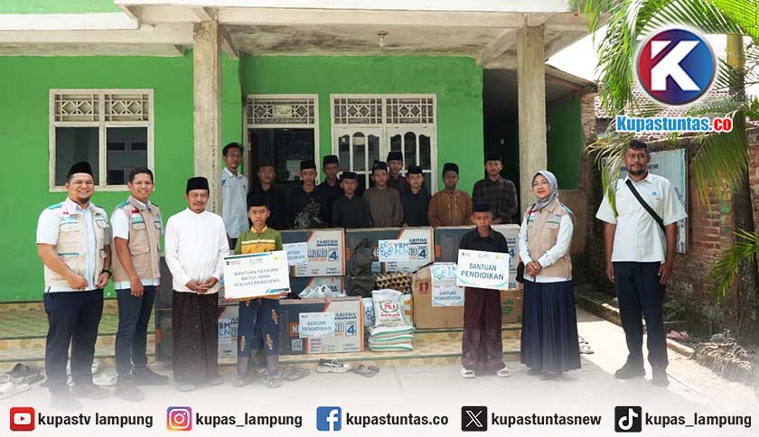YBM PLN Salurkan Bantuan Pendidikan bagi 13 Santri Terdampak Kebakaran di Pringsewu