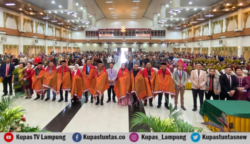 HUT ke-6 HKBP Lampung Dihadiri 1.500 Jemaat, Gubernur-Pangdam Hadir, Santuni Anak Yatim dan Apresiasi Tokoh Penjaga Kerukunan  ‎