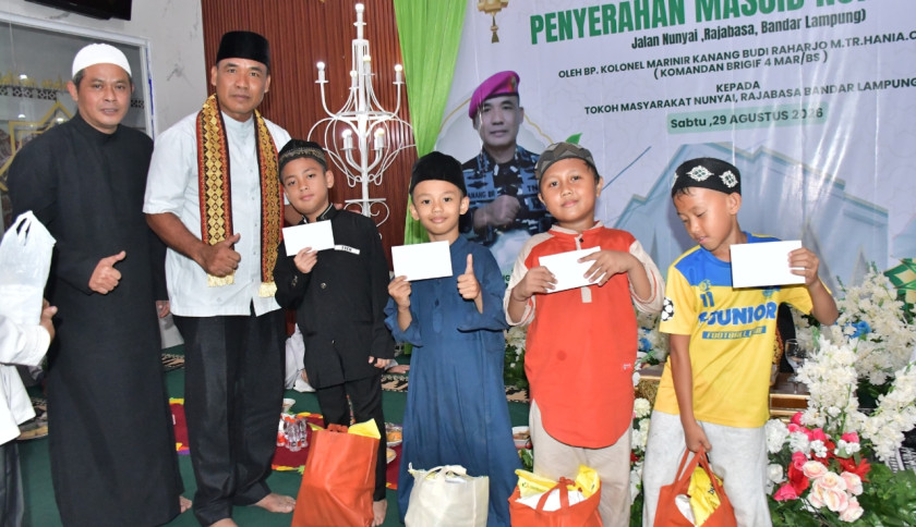 Peringati Maulid Nabi 1448 H, Danbrigif 4 Marinir/BS Serahkan Masjid dan Santuni 150 Anak Yatim-Dhuafa