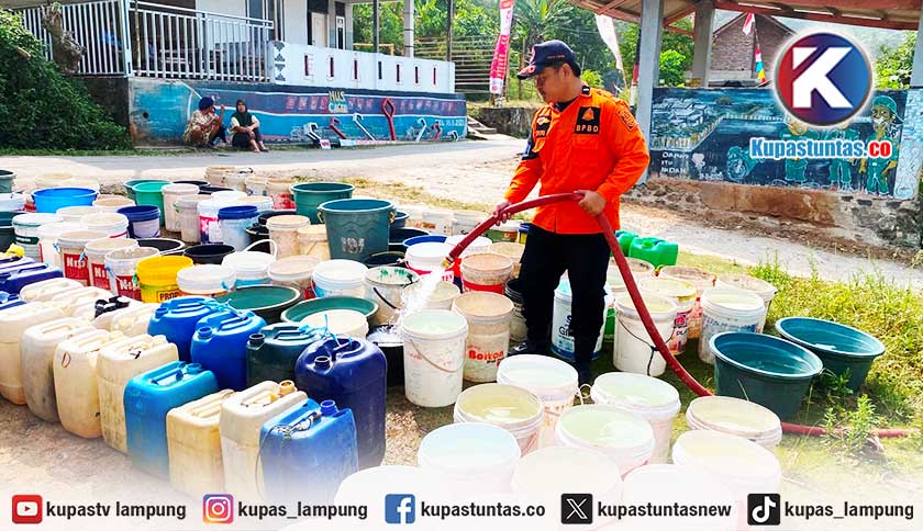 Sumur Mengering, 560 Warga Bandar Lampung Terima Distribusi Air Bersih dari BPBD