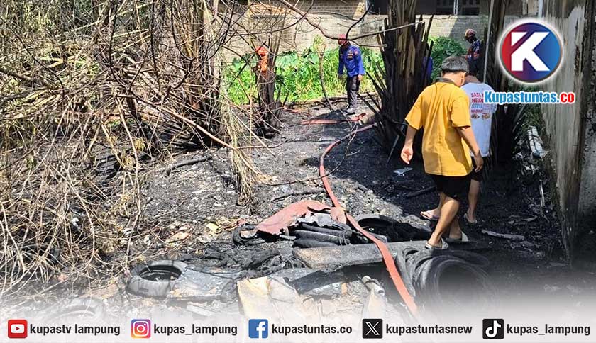 Akibat Bakar Sampah, Dealer Motor dan Toko di Simpang Mesuji Nyaris Terbakar
