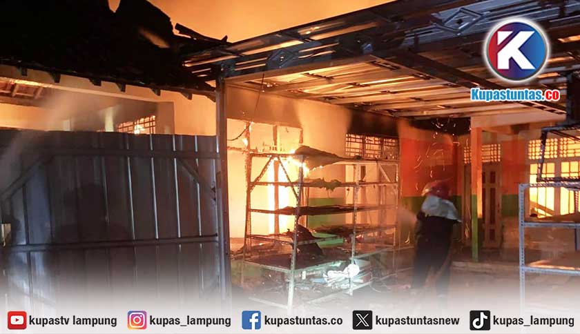 Gudang Swalayan di Tanggamus Ludes Terbakar