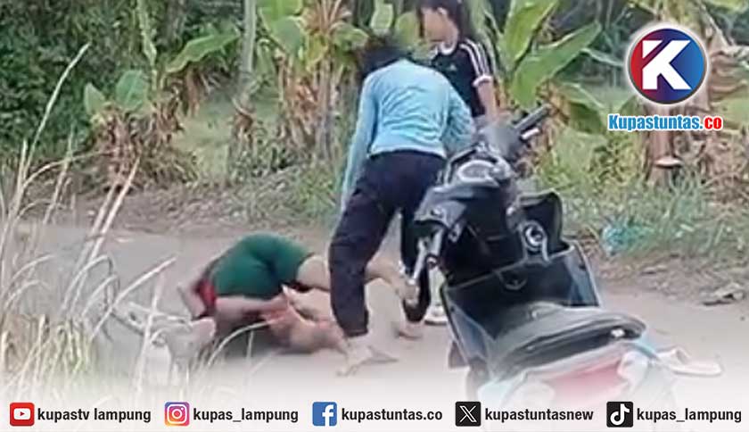 Viral! Remaja Putri Terlibat Perkelahian di Kuburan Cina Lampung Utara