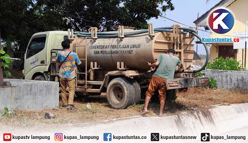Viral! Warga Metro Utara Hadang Mobil Tinja, Soroti Bau hingga Uang Setoran