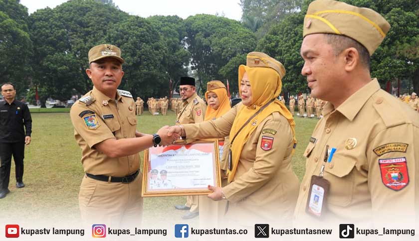 Empat Pejabat Pensiun, Parosil Minta ASN Lampung Barat Jaga Disiplin dan Konsisten Layani Masyarakat