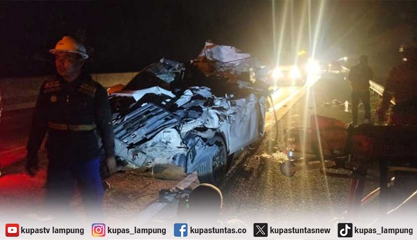 Avanza Hantam Truk di Tol Bakter, Satu Penumpang Tewas