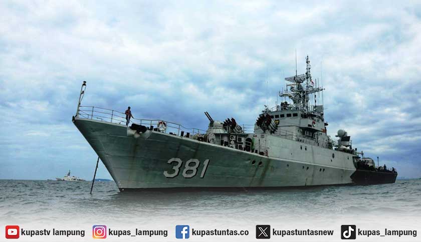 TNI Kerahkan Kapal Perang dan Hercules Bantu Warga Terdampak Gempa NTT