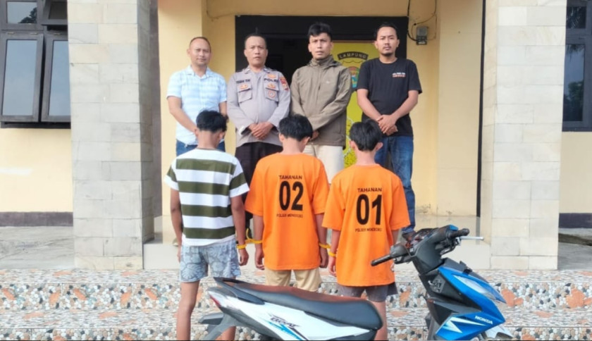 Miris, Tiga Pelajar Jambret Seorang Ibu di Jalinbar Tanggamus, iPhone 17 Pro Max dan Uang Dibawa Kabur