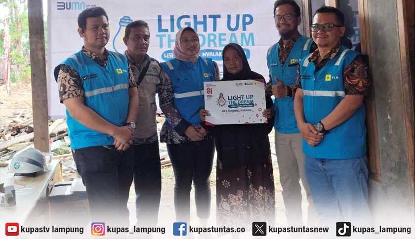Jelang Hari Pelanggan Nasional, Light Up the Dream PLN Hadirkan Listrik Gratis dan Sembako bagi Keluarga di Sabah Balau