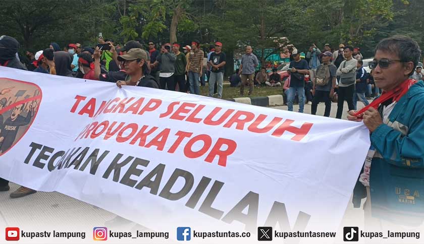 Ratusan Karyawan Sungai Budi Group Geruduk Mapolda Lampung, Desak Pelaku Pembakaran PT BSA Diproses Hukum