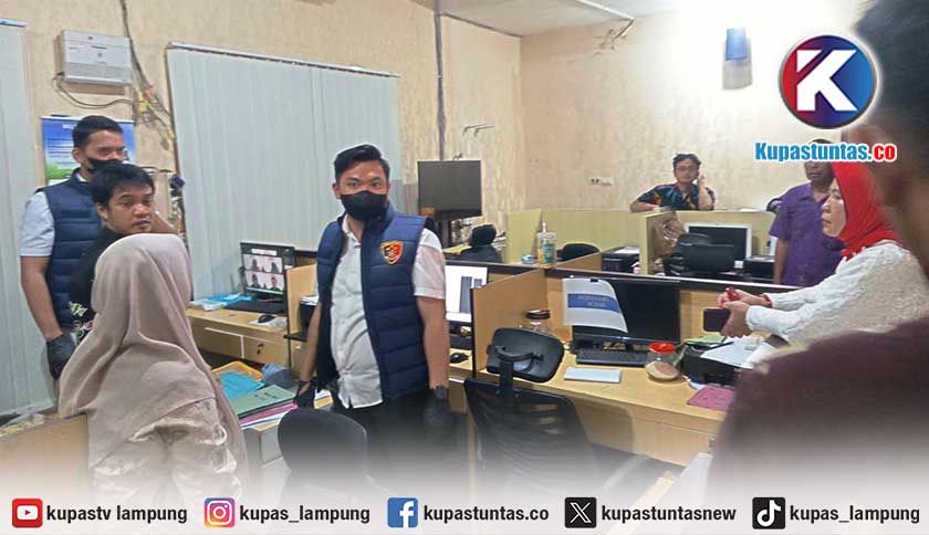 Polda Lampung Geledah Kantor BKPSDM Metro