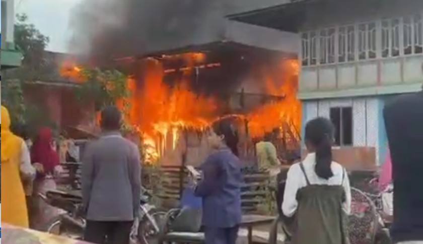 Kebakaran Hebat Melanda Rumah Warga Pekon Hujung Belalau Lampung Barat