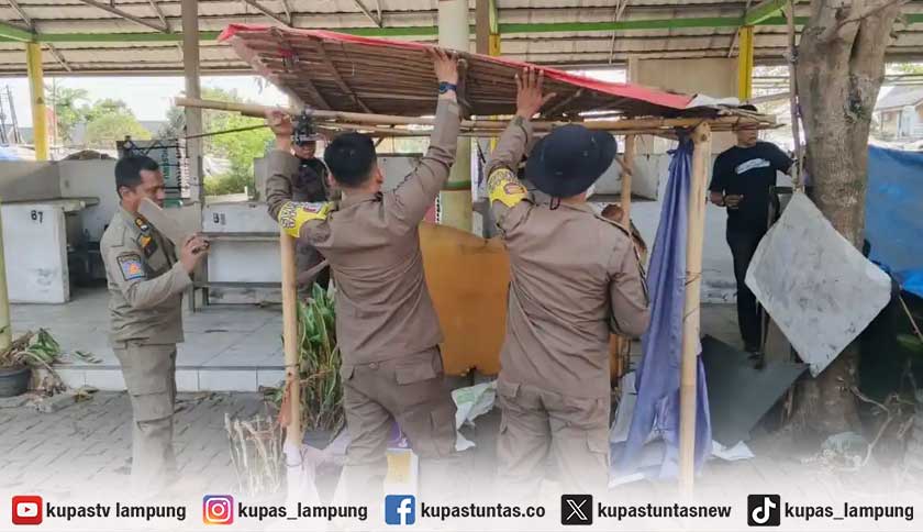 Diduga Jadi Lokasi Prostitusi dan Miras, Lapak PKL di Wates Pringsewu Ditertibkan