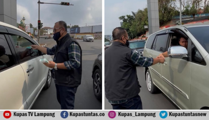 Tangani Dampak Abu Vulkanik, Pemkot Bandar Lampung Bersihkan Debu di Jalan dan Bagikan Masker