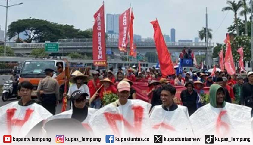 Bawa Hasil Kebun ke DPR RI, Massa Aksi Hari Tani Nasional Desak Reforma Agraria