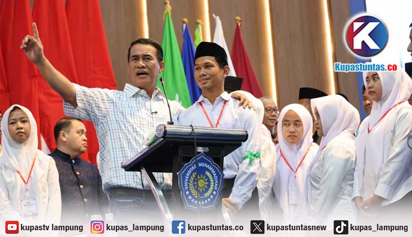 Terharu dengar Kisah Maba Unismuh yang Ditinggal Ayah Sejak Kecil, Mentan Amran Langsung Beri Bantuan