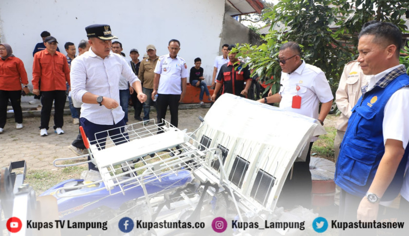 ‎Atasi Lahan Berlumpur, Traktor Crawler Jadi Andalan Baru Petani Lampung Barat