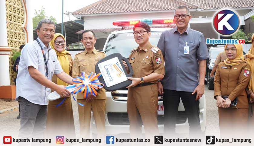 Wujud Komitmen Hadir dan Bermanfaat, Bank Lampung Serahkan Bantuan CSR Ambulans ke Pemkab Lampung Utara