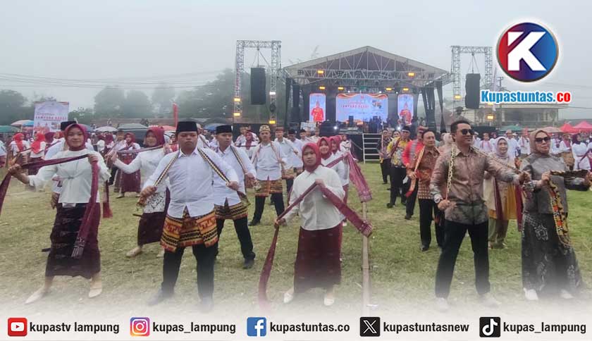Bedikekh dan Nyambai Bebakhong Semarakkan HUT ke-35 Lampung Barat